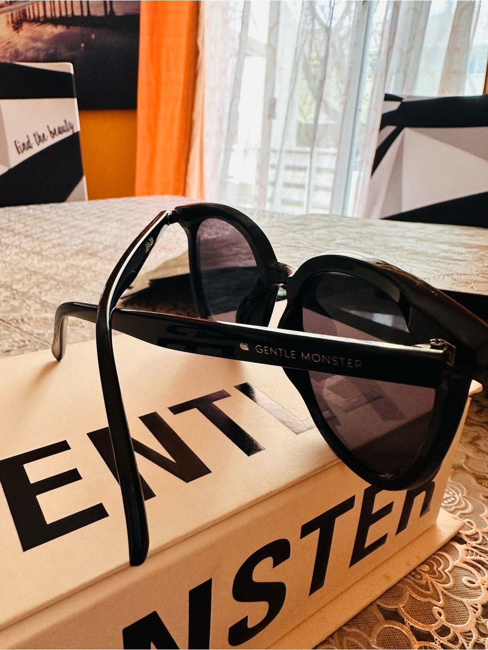 Black Oversized Women’s Sunglasses - - Picture 4 of 5